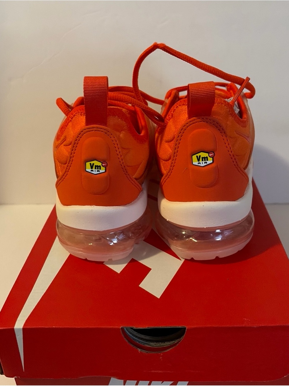 Nike AIR VAPORMAX PLUS GUAVA ICE - RUSH ORANGE- Women’s SZ 7 [DQ8588-800] NIB - Picture 5 of 7